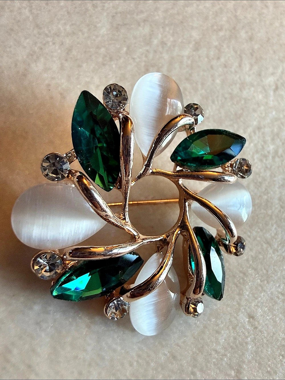 Floral Green & icy White Brooch Like New